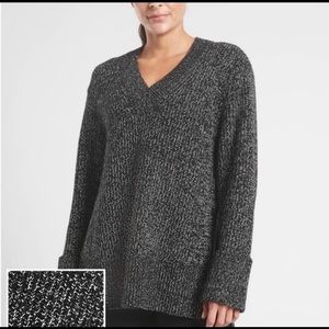 Athleta Shasta V Neck Hi Low Sweater Top Black XS excellent used condition